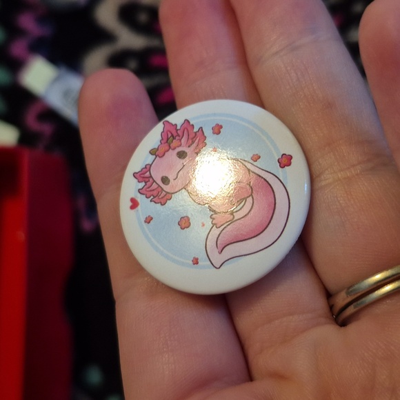 Axolotl button Pin - Picture 3 of 4